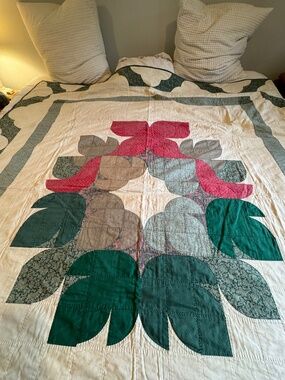 Hand stitched Queen/Full Quilt